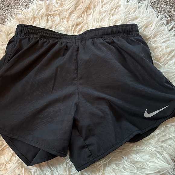 BUNDLE OF NIKE ATHLETIC SHORTS - Picture 3 of 6